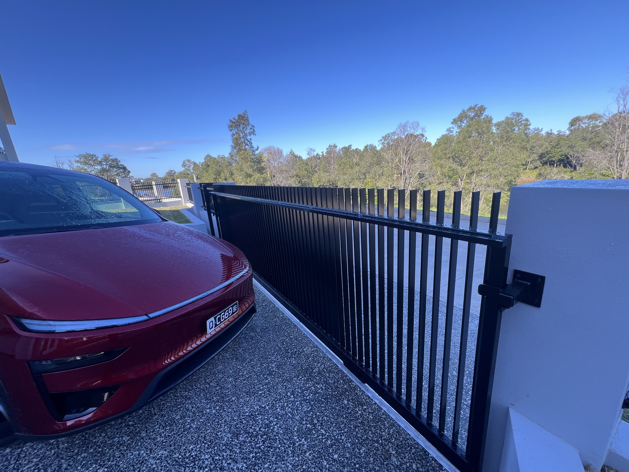 Automatic swing gate